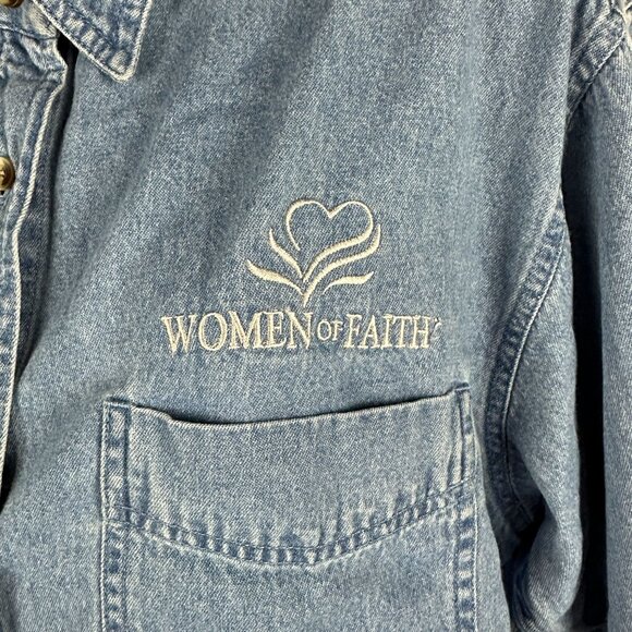 Rivers End Trading Co Womens Denim Button-Up Shirt Women Of Faith Logo Size M - Picture 2 of 6